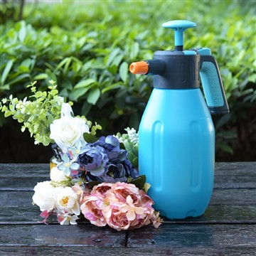 Mijn tuin gehydrateerd houden: een dag met mijn vertrouwde gieter